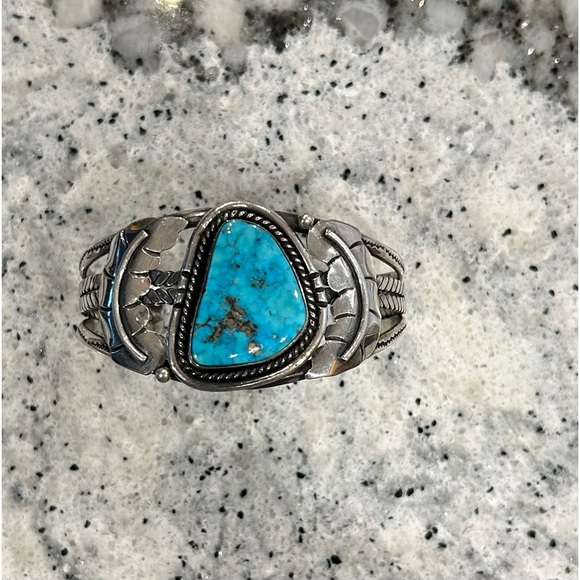 Navajo cuff with large sleeping beauty turquoise vintage excellence! - Picture 1 of 10